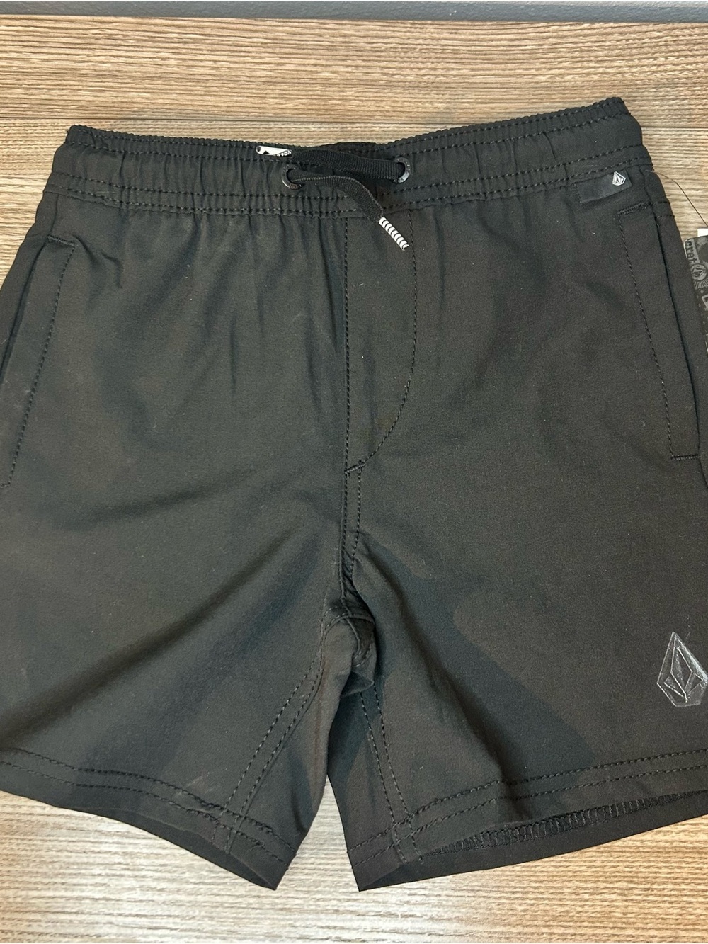 Boys Volcom Black Hybrid Shorts NWT size 5